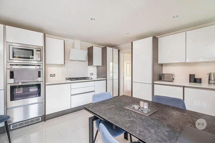 2 Bedroom Apartment To Rent In Flat Hays On The Chine, - Studland Road, Alum Chine, Westbourne, BH4
