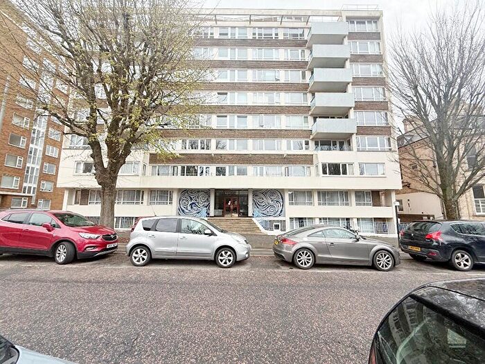 1 Bedroom Flat To Rent In The Drive, Hove, East Sussex, BN3