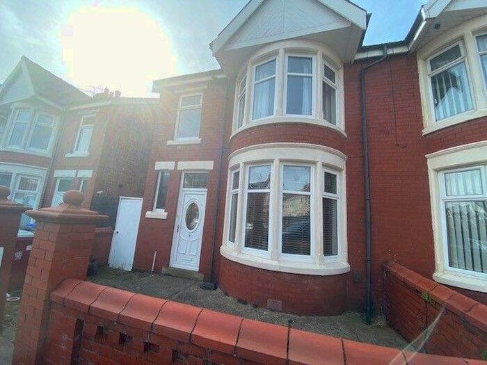 3 Bedroom Semi-Detached House To Rent In Beverley Grove, Blackpool, Lancashire, FY4