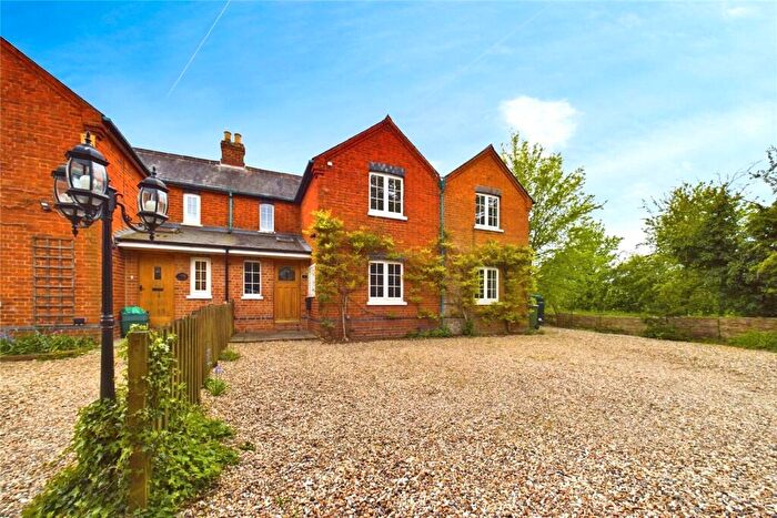 4 Bedroom End Of Terrace House For Sale In Railway Terrace, Mortimer, Reading, Berkshire, RG7