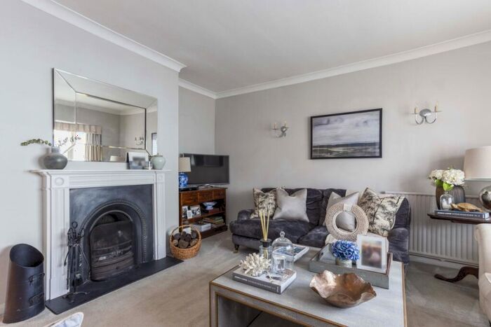 2 Bedroom Terraced House To Rent In East Street Alresford, SO24