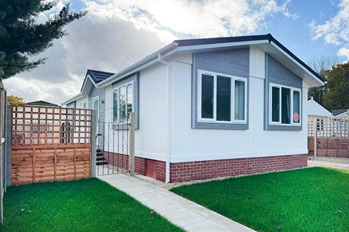 2 Bedroom Park Home For Sale In Bordon, Hampshire, GU35