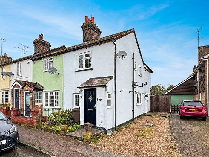 2 Bedroom End Of Terrace House For Sale In Church Road, Streatley, Luton, LU3
