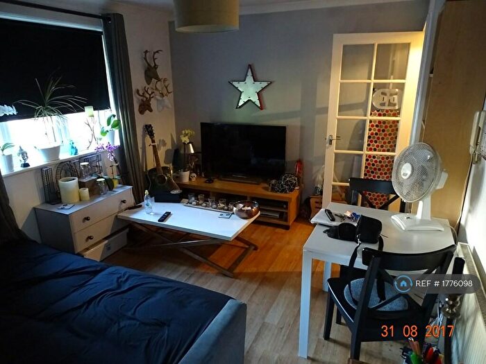 1 Bedroom Flat To Rent In Waltham Abbey, Waltham Abbey, EN9