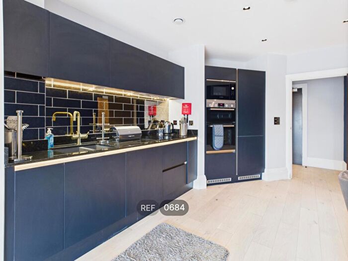 2 Bedroom Apartment To Rent In Kings Buildings, South Church Side, HU1