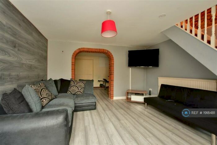 5 Bedroom Terraced House To Rent In Richmond Road, Gillingham, ME7