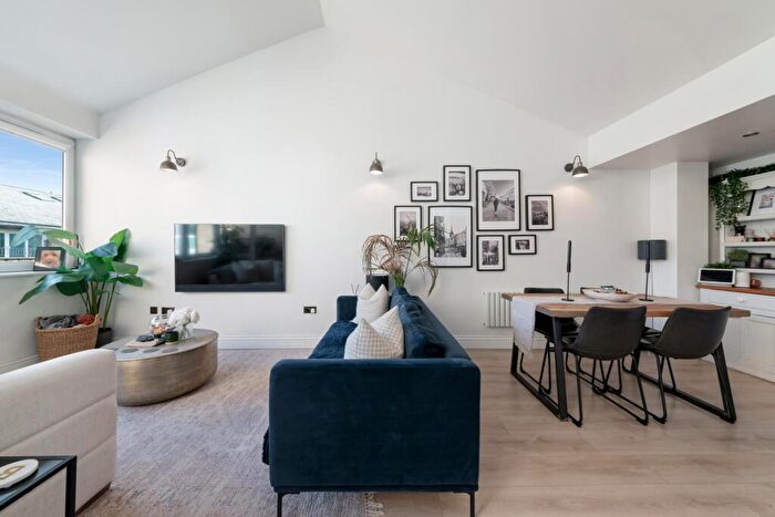 2 Bedroom Apartment For Sale In The Grainstore, Western Gateway, E16