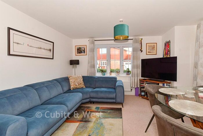 2 Bedroom Flat For Sale In Sycamore Road, Cranleigh, Surrey, GU6