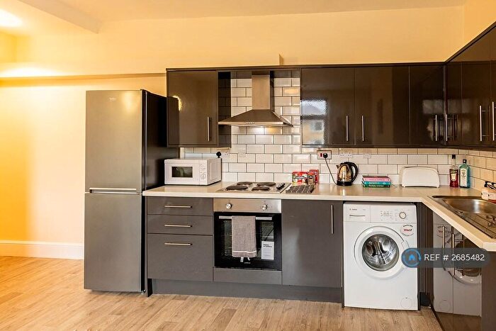 3 Bedroom Terraced House To Rent In Newsome Road, Huddersfield, HD4