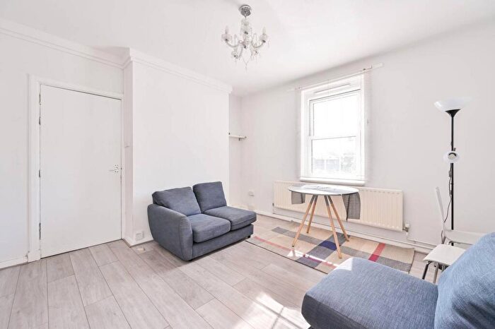 1 Bedroom Flat To Rent In Doddington Grove, Kennington, London, SE17