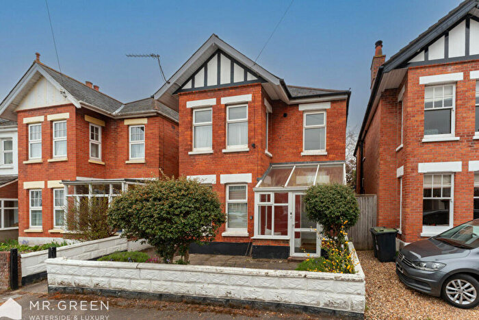 2 Bedroom Apartment For Sale In Paisley Road, Bournemouth, BH6