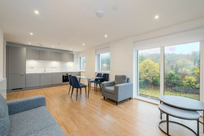 2 Bedroom Apartment To Rent In Well Farm Road Whyteleafe, CR3