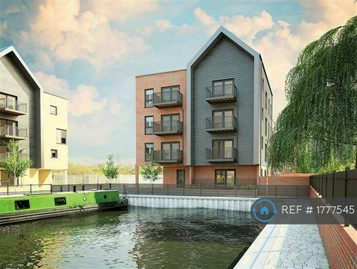 2 Bedroom Flat To Rent In Haslemere Marina, Waltham Abbey, EN9