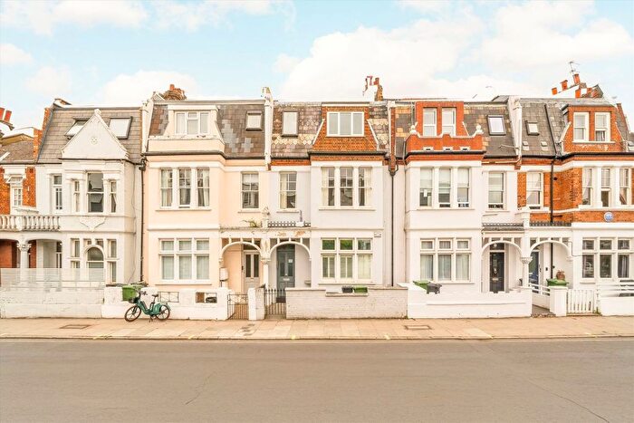 2 Bedroom Flat To Rent In Munster Road, London, SW6