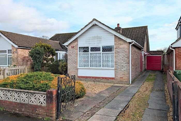 3 Bedroom Semi-Detached Bungalow For Sale In Tewkesbury Avenue, Fareham, PO15