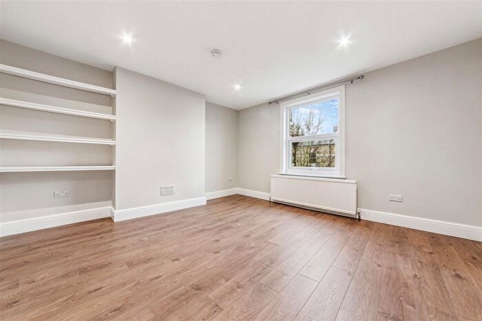 1 Bedroom Flat To Rent In Lambert Road, SW2