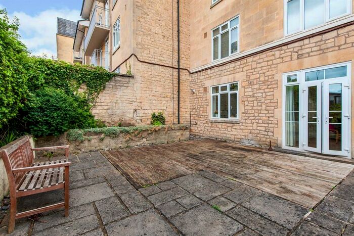 2 Bedroom Apartment To Rent In Julian Road, Bath, BA1