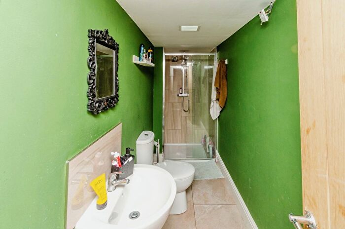 3 Bedroom End Of Terrace House For Sale In Murdock Way, Walsall, WS2