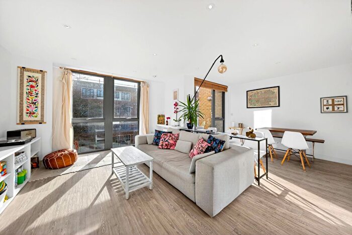 2 Bedroom Flat For Sale In Dame Street, London, N1