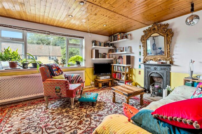 2 Bedroom Flat To Rent In Rathmell Drive, London, SW4