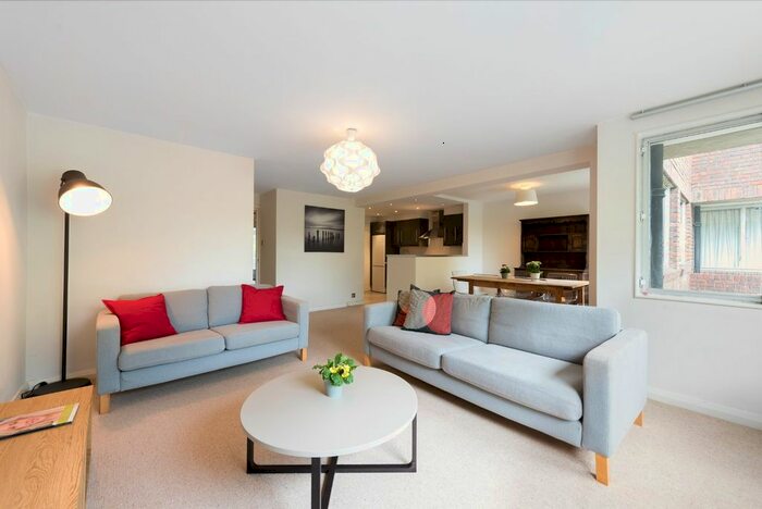 2 Bedroom Flat To Rent In Marlin House, St Johns Avenue, Putney, SW15