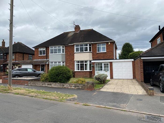 3 Bedroom Semi-Detached House To Rent In Beachcroft Road, Wall Heath, DY6