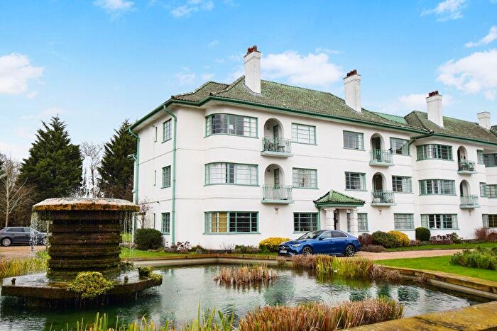 2 Bedroom Apartment For Sale In Pinner Court, Pinner, HA5