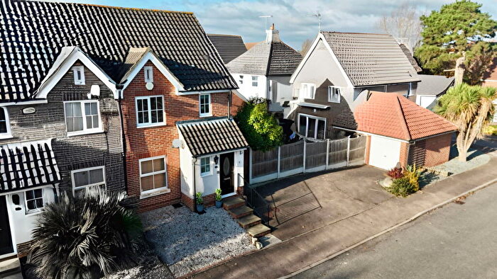 3 Bedroom Semi-Detached House For Sale In Czarina Rise, Laindon, Basildon, SS15