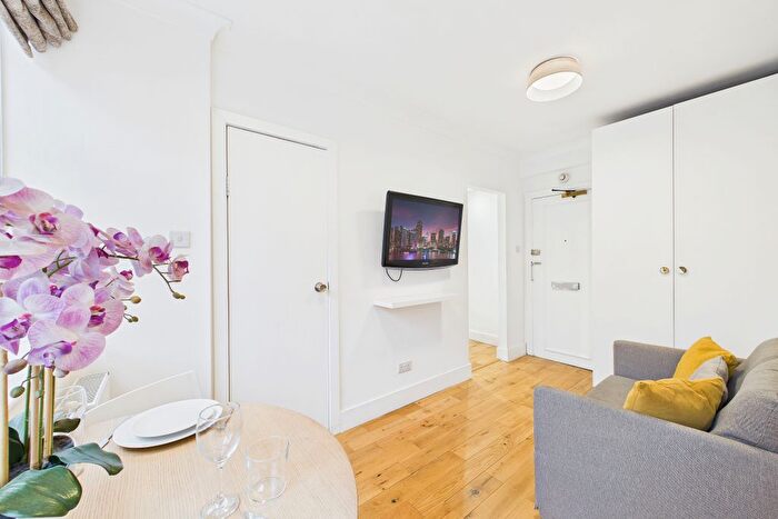 Studio For Sale In Chelsea Cloisters, Sloane Avenue, Chelsea, London, SW3
