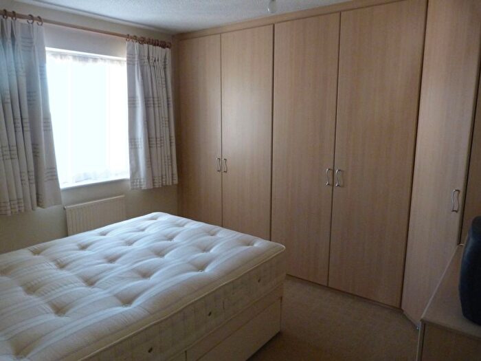 2 Bedroom Flat To Rent In Grenville Place, London, NW7