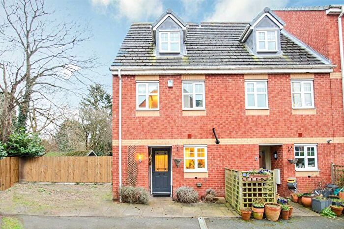 3 Bedroom Town House For Sale In Richardson Way, Rugeley, WS15