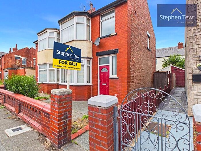 3 Bedroom Semi-Detached House For Sale In Finsbury Avenue, Blackpool, FY1