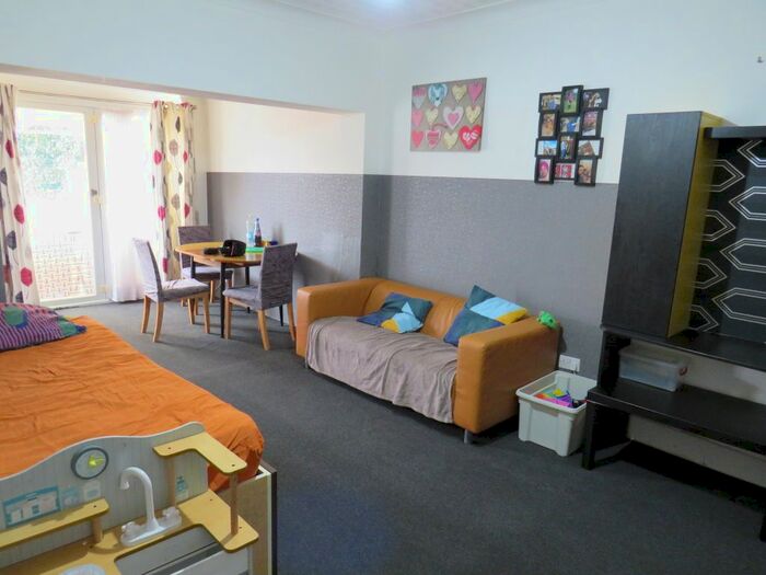 1 Bedroom Flat To Rent In Winchester Avenue, Heston, Hounslow, TW5