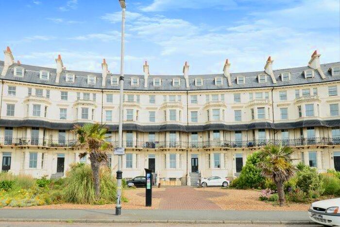 2 Bedroom Flat To Rent In Marine Crescent, Folkestone, CT20