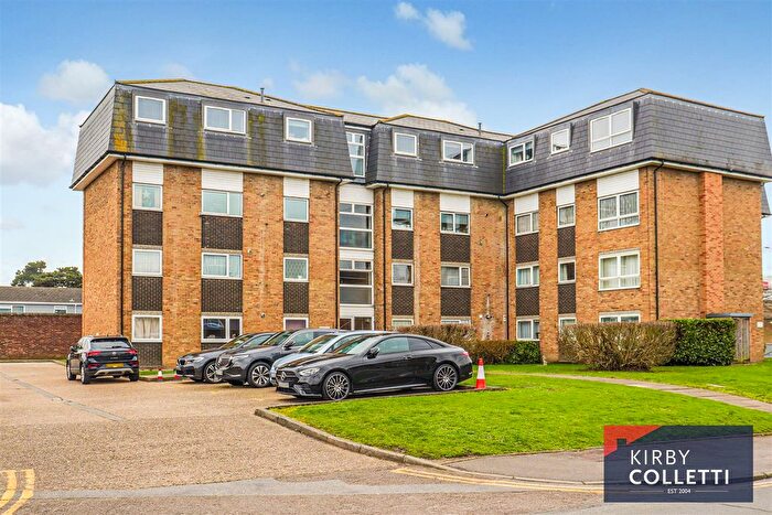 2 Bedroom Flat To Rent In Lampits, Hoddesdon, EN11