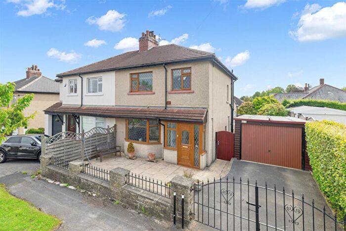 3 Bedroom Semi-Detached House For Sale In Craigmore Drive, Ilkley, LS29