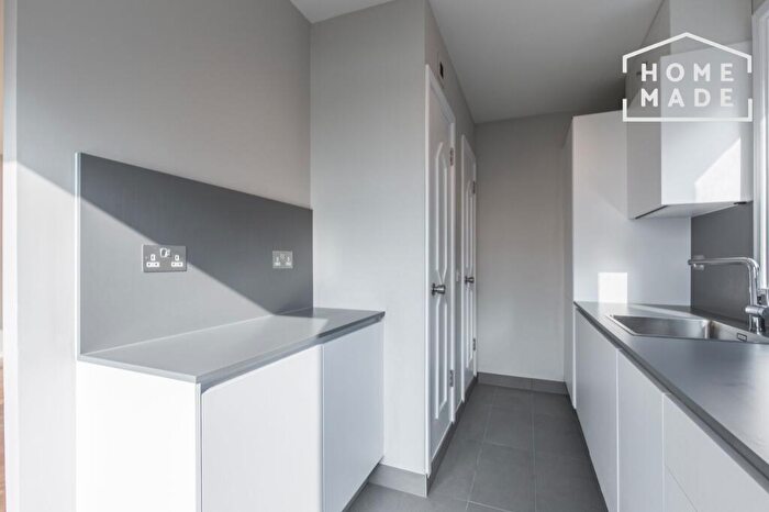 1 Bedroom Flat To Rent In Olympian Court, E14