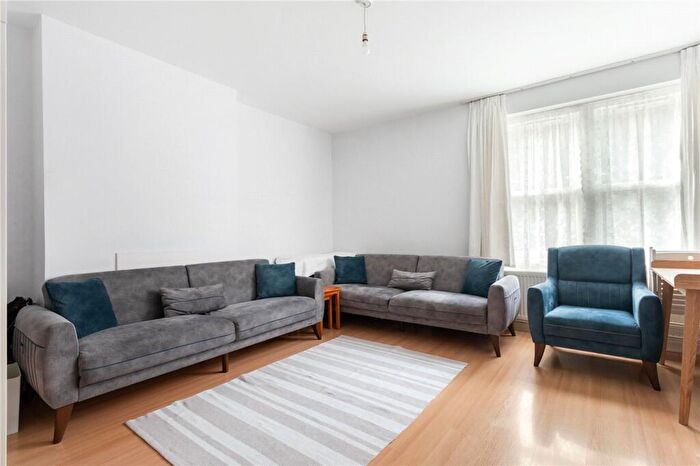2 Bedroom Apartment For Sale In Stamford Hill, London, N16