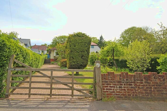 3 Bedroom Property For Sale In Henfield Road, Upper Beeding, Steyning, BN44
