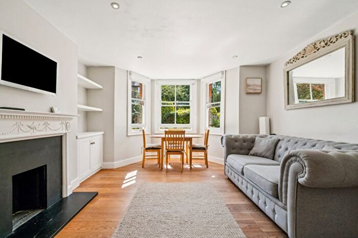 2 Bedroom Flat To Rent In Kings Road, Richmond, Surrey, TW10