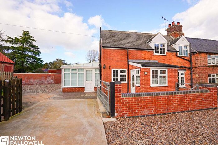 3 Bedroom Semi-Detached House For Sale In Great North Road, Gamston, DN22