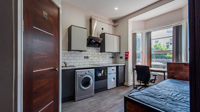 1 Bedroom Terraced House To Rent In Pershore Road, Selly Oak, Birmingham, B29