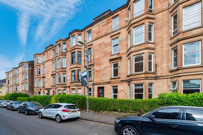 2 Bedroom Flat To Rent In Deanston Drive, Flat -, Shawlands, Glasgow, G41