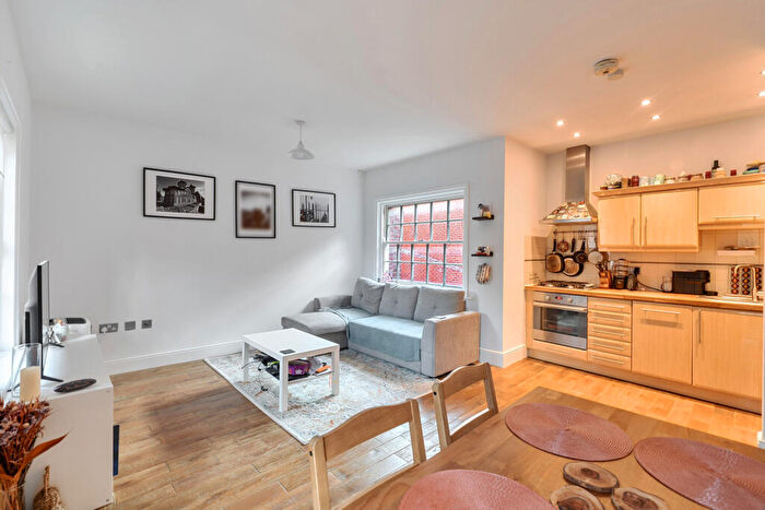 2 Bedroom Apartment For Sale In Lee High Road, London, SE12