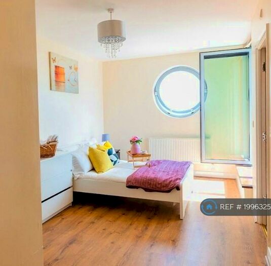 2 Bedroom Flat To Rent In Strand House, London, SE28