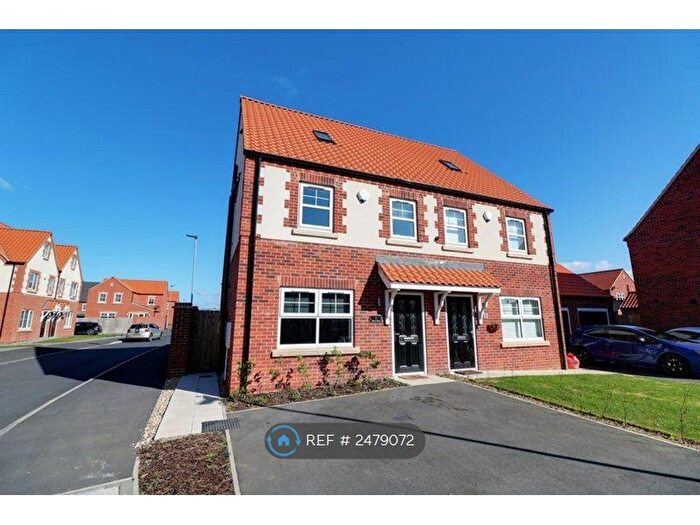 3 Bedroom Semi-Detached House To Rent In Camrose Court, Scunthorpe, DN17