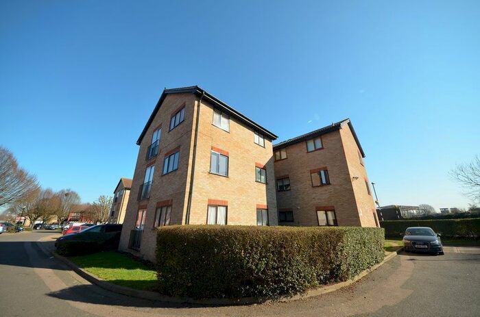 1 Bedroom Flat To Rent In Firs Close, Mitcham Eastfields, CR4