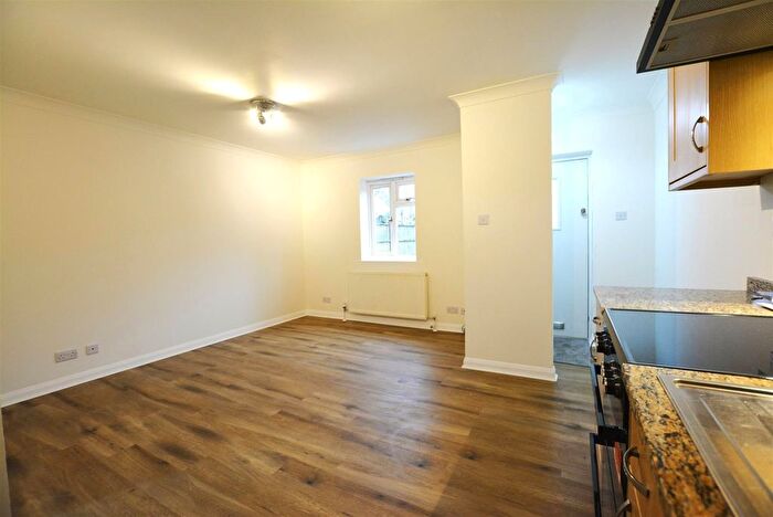 2 Bedroom Flat To Rent In Swan Lane, Kelvedon Hatch, Brentwood, CM15