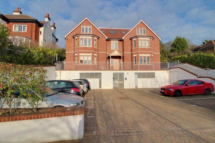 2 Bedroom Flat To Rent In Plough Lane, West Purley, CR8