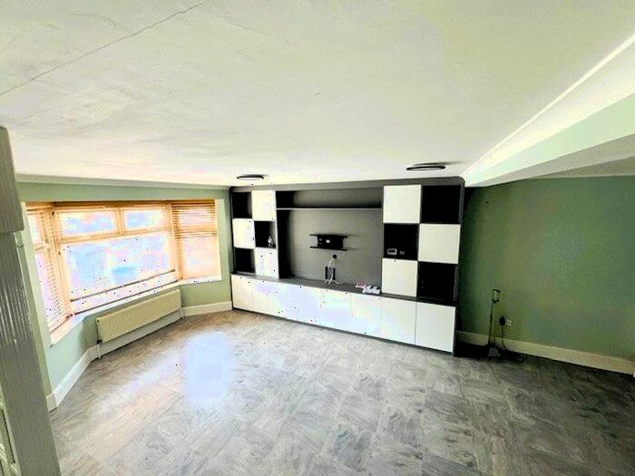 4 Bedroom Semi-Detached House To Rent In Harpenden Road, London, E12